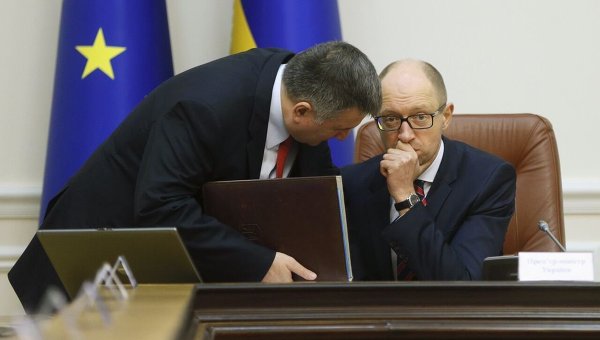 Глава МВД Арсен Аваков и премьер-министр Арсений Яценюк. Архивное фото