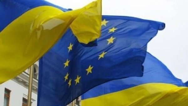Государственный флаг Украины и Евросоюза