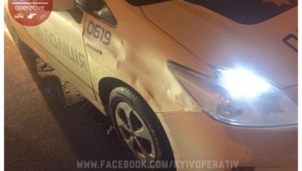 Mercedes в Киеве протаранил несколько авто и полицейский Prius