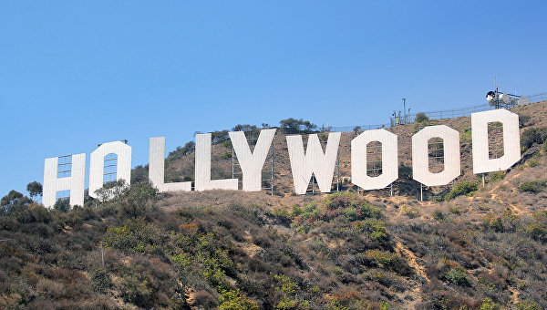 Известная надпись Голливуд в Лос-Анджелесе
