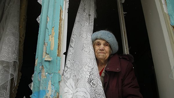 Пенсионерка в Донбассе. Архивное фото
