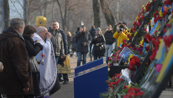 В Мариинском парке Киева открыли памятник участникам Евромайдана