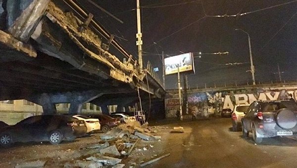 Обрушение моста на Шулявке в Киеве