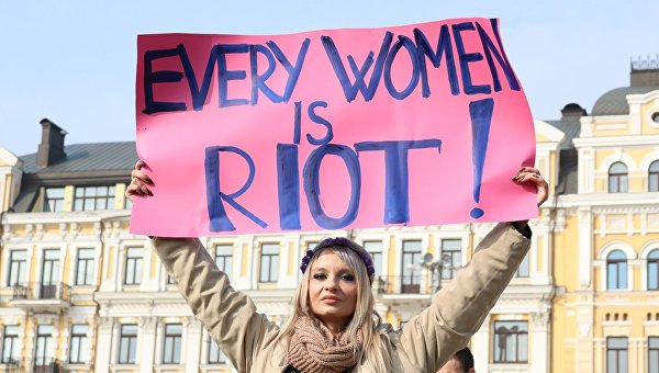 В Киеве проходит марш феминисток