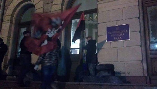 Митинг под Черновицкой ОГА в поддержку блокады в Донбассе