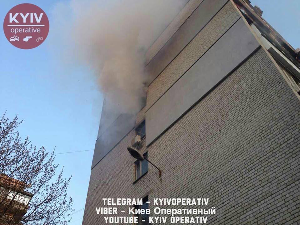 В Киеве горит многоэтажный дом - СМИ
