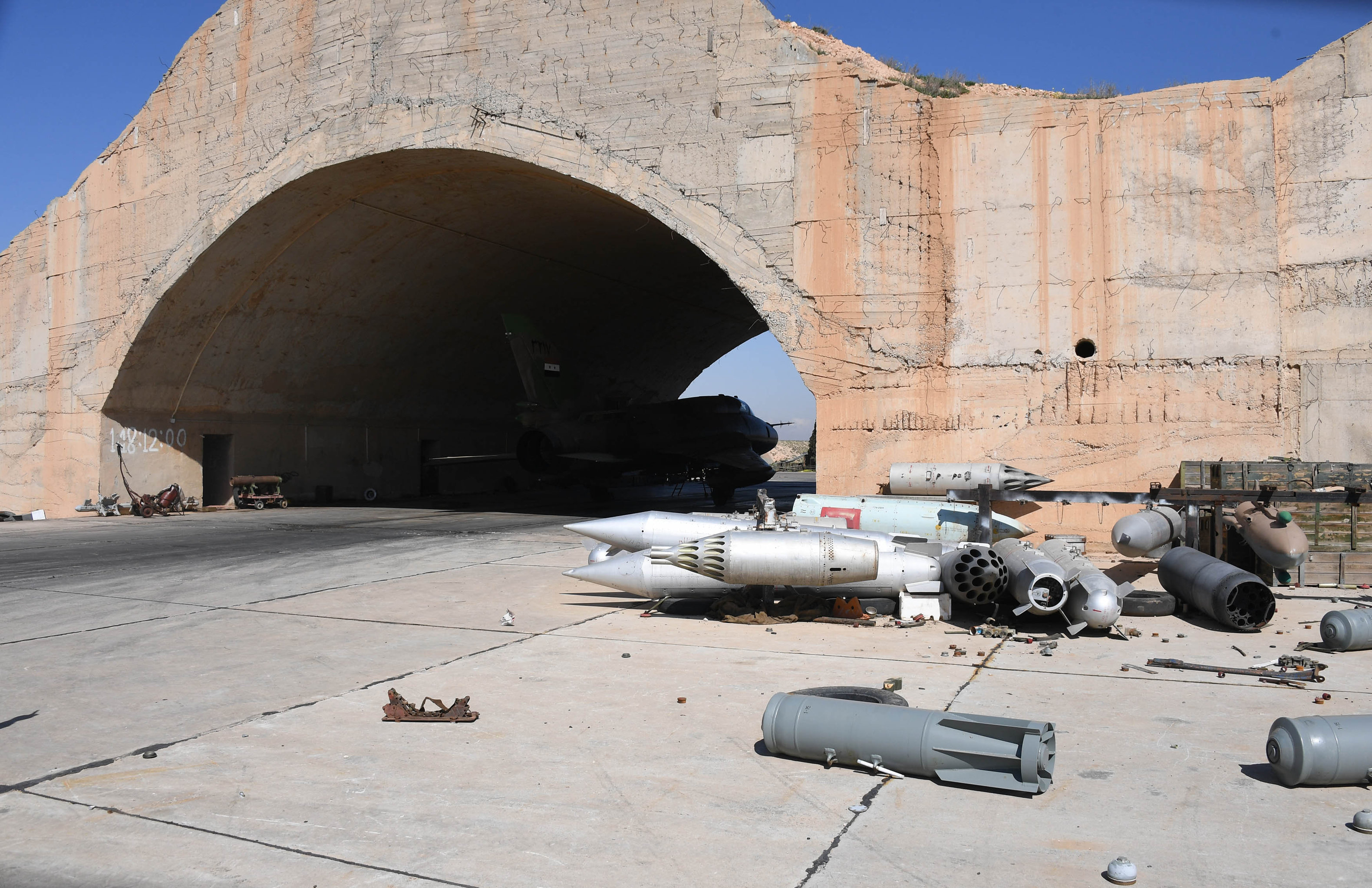 США разбомбили сирийскую авиабазу: подробности операции и реакция в РФ
