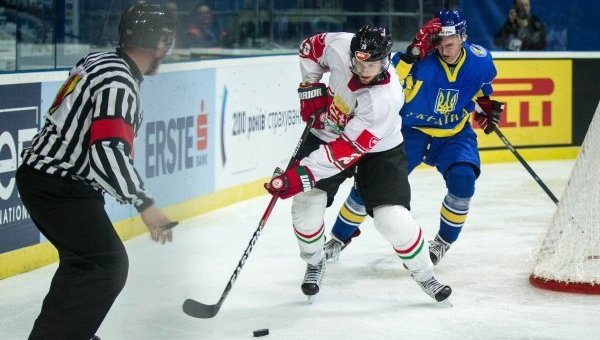 Встреча сборных Украины и Венгрии на чемпионате мира по хоккею в Киеве