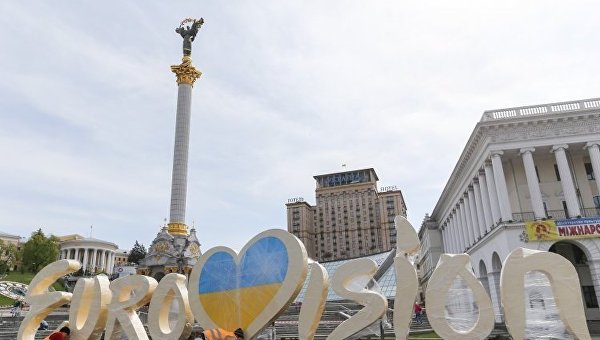 Логотип Евровидения на Майдане Незалежности в Киеве