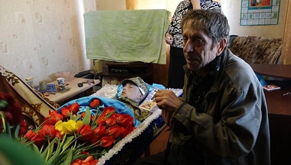 Похороны солдата из Донбасса, которого нашли повешенным в Чугуеве