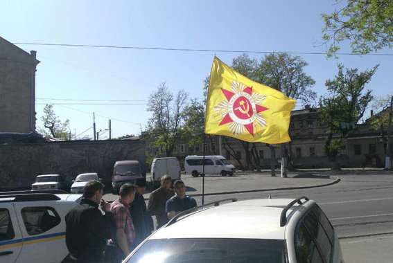 Иностранное авто с коммунистической символикой задержали в Одессе