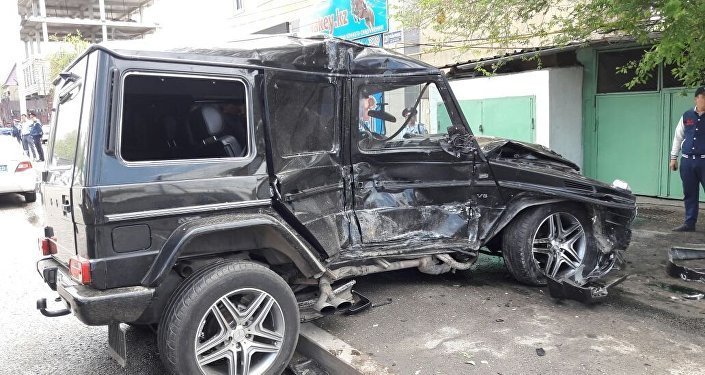 В Алматы авто врезалось в автобус, полный пассажиров: 17 пострадавших