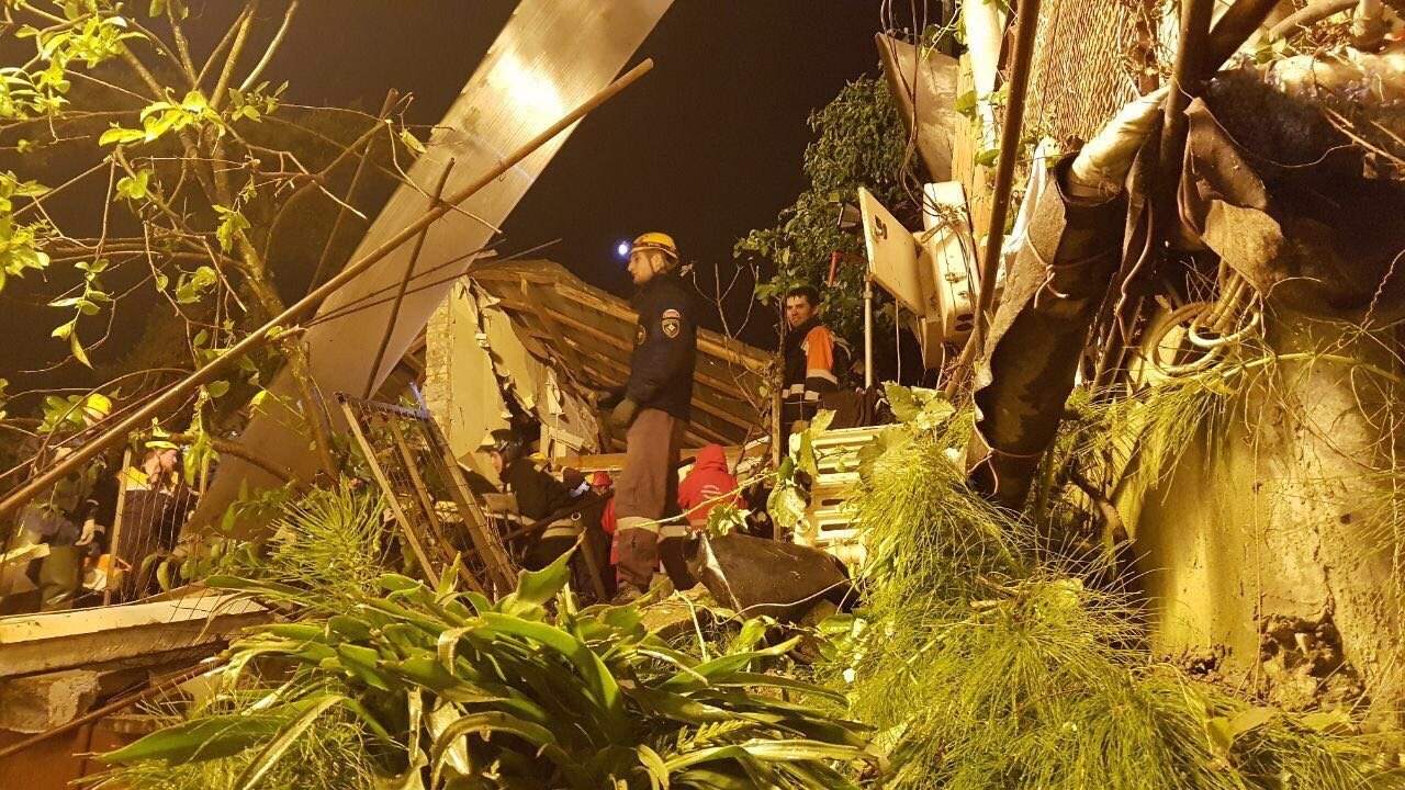 В результате взрыва в центре Сочи обрушился дом, есть жертвы
