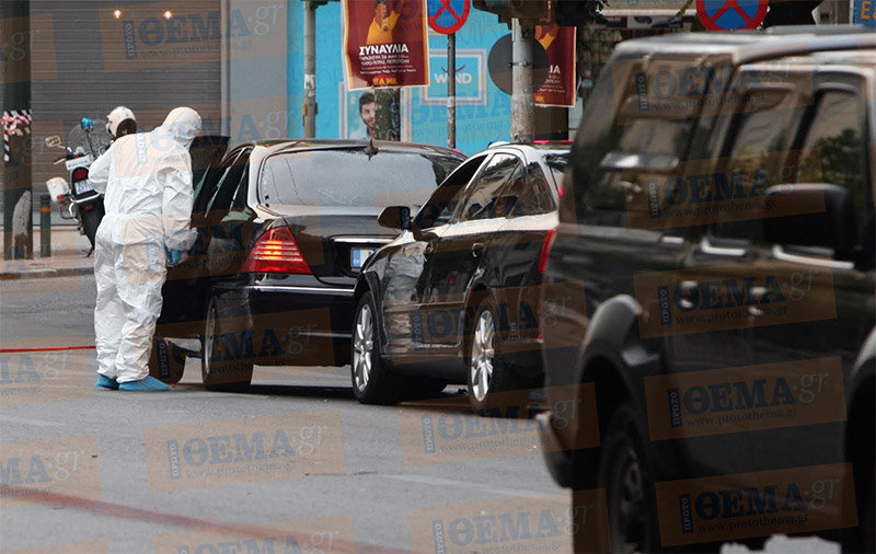 В Афинах подорвали авто экс-премьера Греции Пападимоса