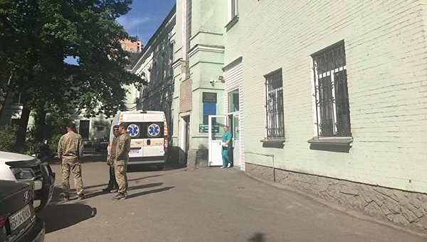 Ситуация возле киевской больницы, где находится Адам Осмаев, 2 июня 2017