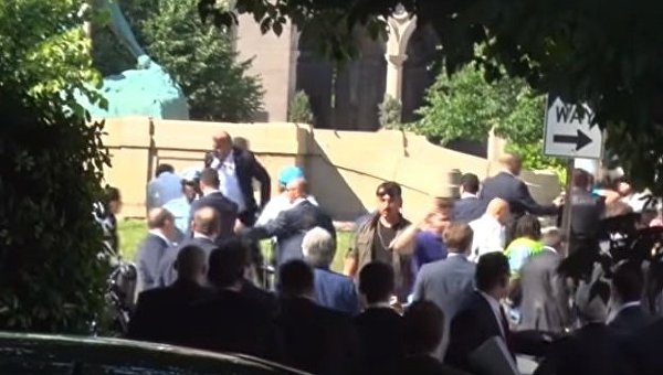 Избиение охранниками Эрдогана демонстрантов в Вашингтоне