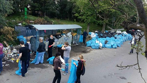 Во Львове собралось не менее 8 тонн «невыездного» мусора