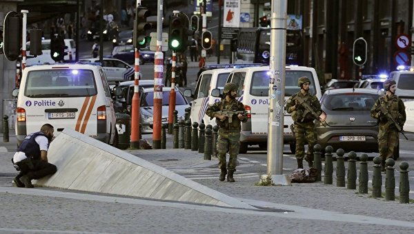 Полиция эвакуировала людей с главной площади Брюсселя