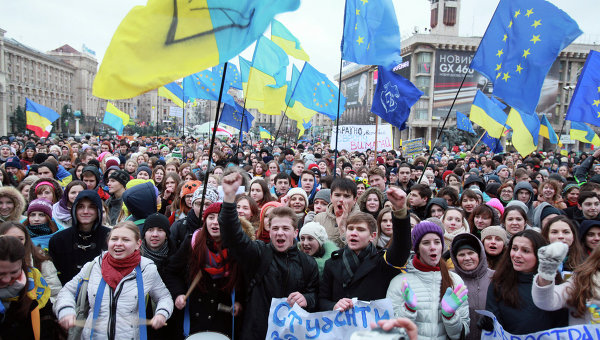 Студенты киевских ВУЗувов на Майдане Незалежности. Архивное фото