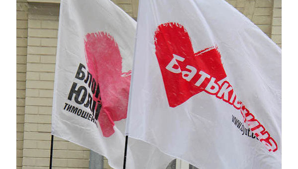 Флаги БЮТ и партии Батькивщина