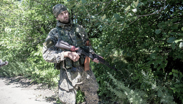 Донецк опроверг слухи, что в "ДНР" мужчин силой отправляют в ополчение