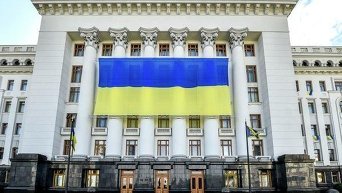 Перед Днем Независимости здание Администрации президента украсили огромным флагом Украины