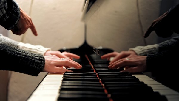 Игра на пианино. Архивное фото