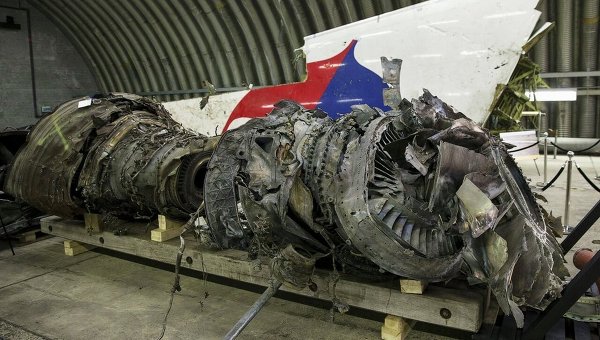 Обломки МН17 после презентации окончательного доклада Совбеза Нидерландов по крушению Boeing под Донецком