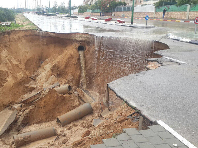 Разрушительные последствия наводнения в израильском Ашкелоне