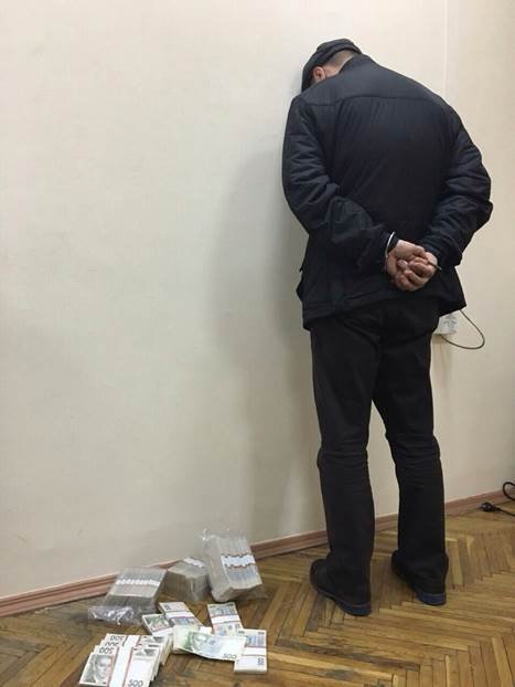 Сотрудник СБУ, задержанный на взятке в 1,12 миллиона гривен