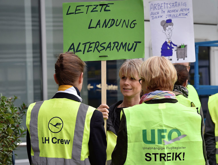 Сотрудники Lufthansa во время забастовки в аэропорту Дюссельдорфа, Германия