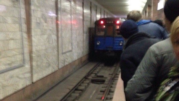На станции метро Пролетарская в Харькове после попытки суицида