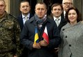 Украинские дипломаты спели гимн Польши под бандуру