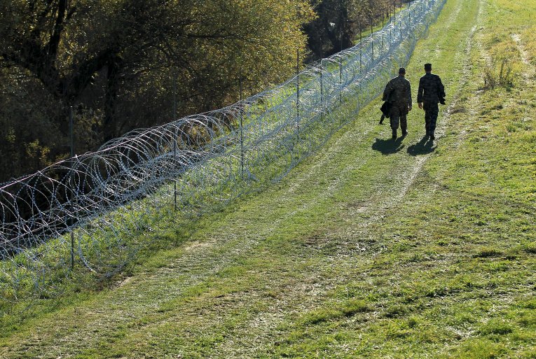 Словения строит железный занавес для мигрантов на границе с Хорватией