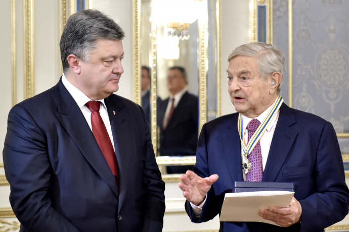 Президент Петр Порошенко наградил Джорджа Сороса орденом Свободы