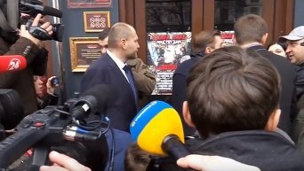 Нардепы возле скандального кафе в Доме профсоюзов в Киеве. Видео