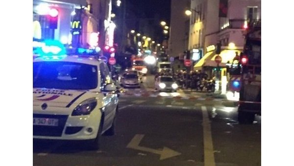 Полиция штурмует концертный зал в Париже
