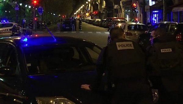 Двое террористов убиты в результате штурма концертного зала в Париже