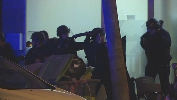 Два террориста взорвали себя в концертном зале в Париже во время штурма