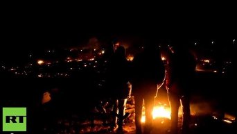 Крупный пожар вспыхнул в лагере беженцев в Кале