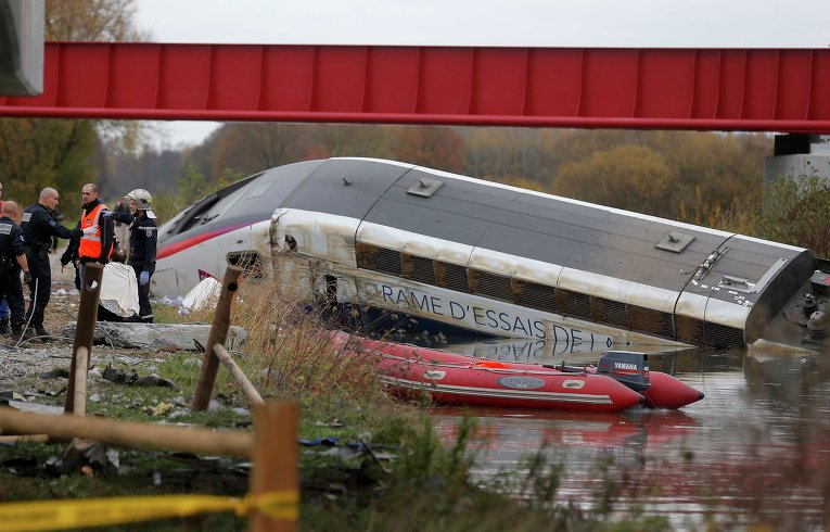 Крушение скоростного поезда во Франции