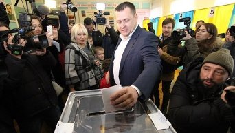 Борис Филатов в день голосования на выборах мэра Днепропетровска