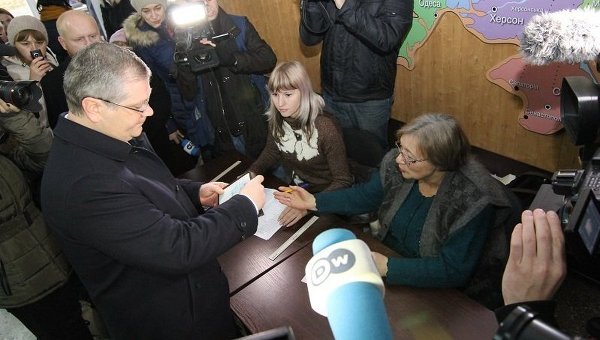 Александр Вилкул в день голосования на выборах мэра Днепропетровска