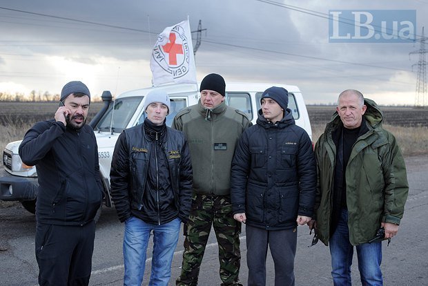 Освобождение сотрудников ГСЧС Украины из плена ополченцев ДНР