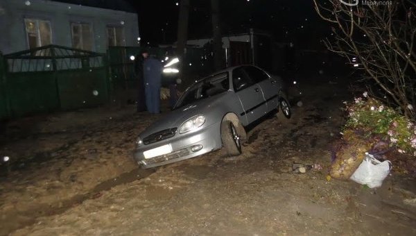 Провал машины в Мариуполе
