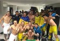 Игроки сборной Украины празднуют выход на Евро-2016
