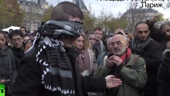 Обнимите меня, я не террорист: мусульманин устроил акцию в центре Парижа. Видео