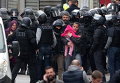 Эвакуация жителей в Сен-Дени, в Париже, во время спецоперации