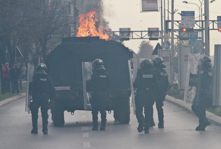 Во время столкновений между полицией Косово и сторонниками оппозиции в Приштине
