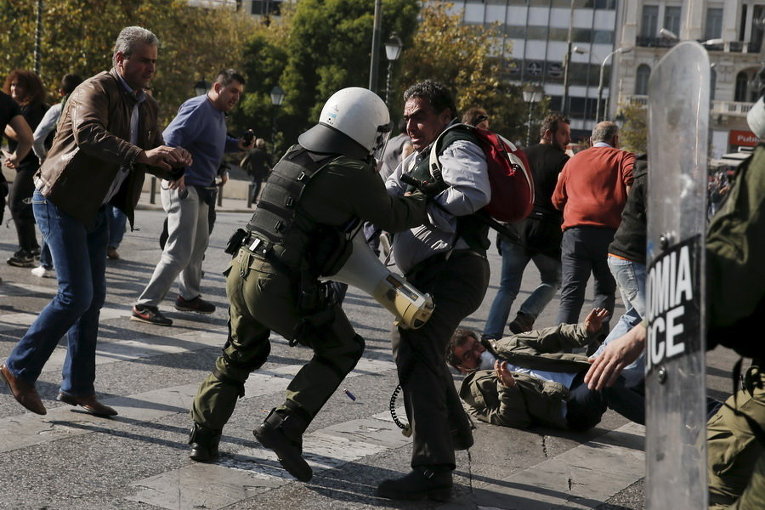 Столкновения фермеров и полиции в Греции